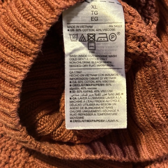 Women’s Old Navy Sweater - Picture 4 of 5
